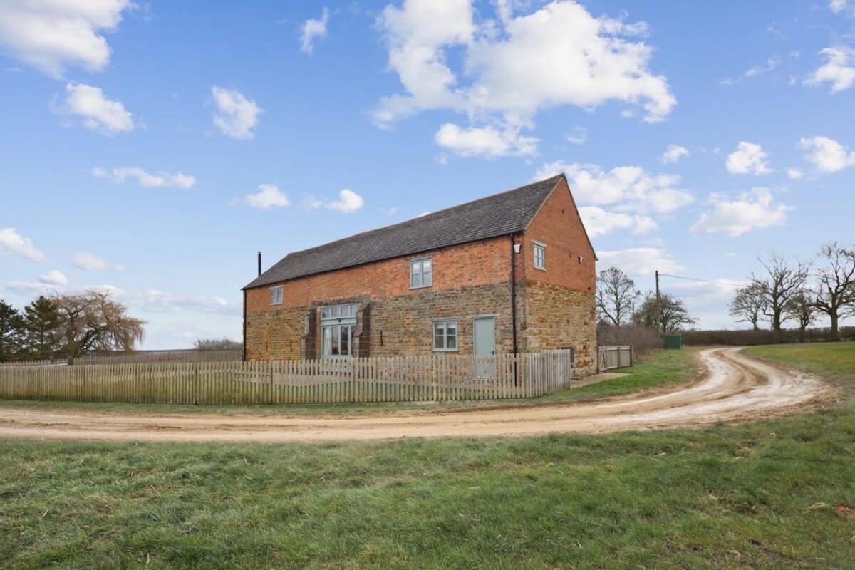 Villa Sophie'S Barn - Hot Tub Packages Available à Market Harborough Extérieur photo