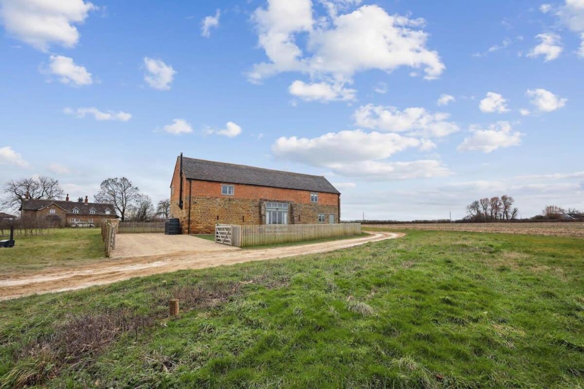 Villa Sophie'S Barn - Hot Tub Packages Available à Market Harborough Extérieur photo